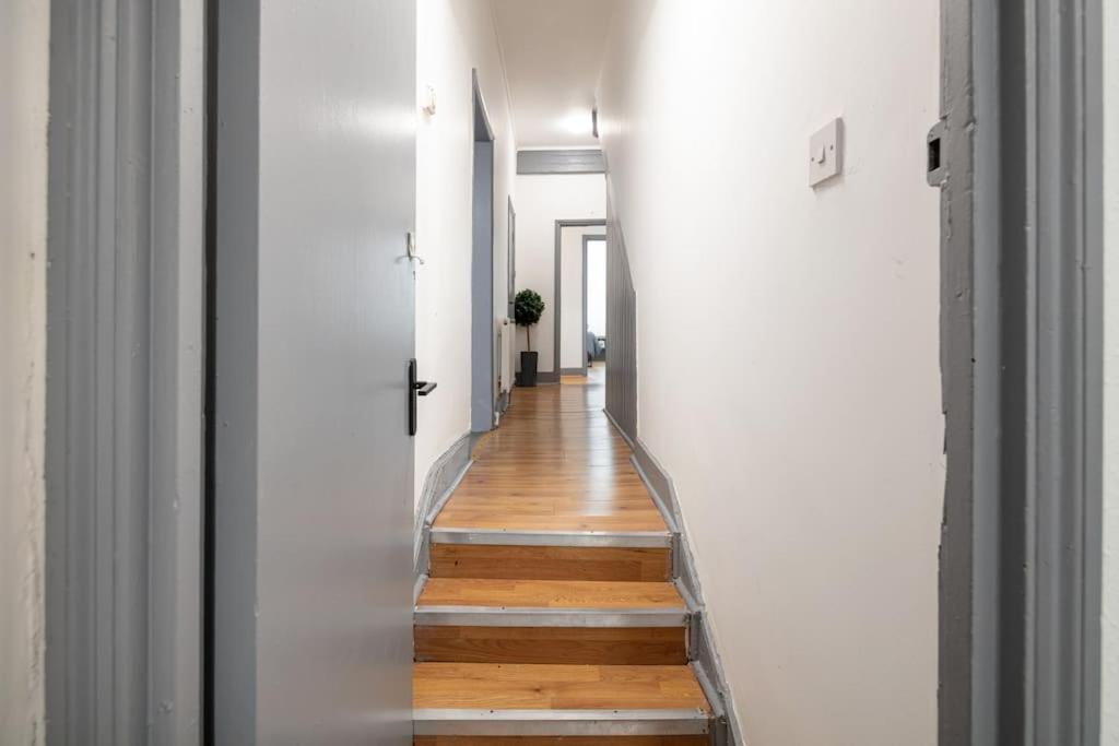 2A - Bright & Airy 2 Bed Flat - 20 Mins To Central London Exterior photo